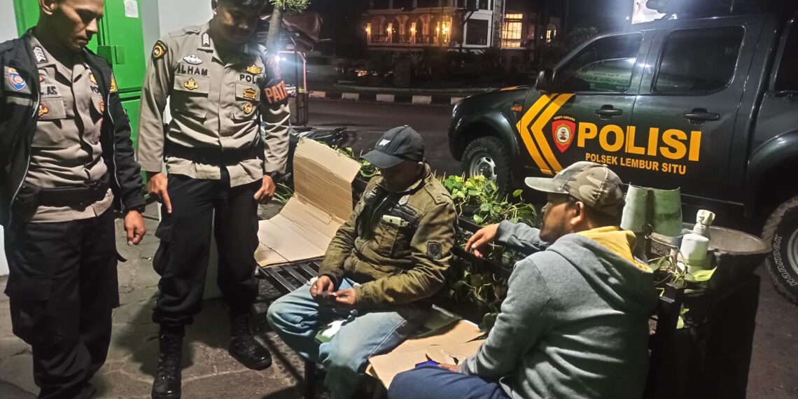 Personel Polsek Lembursitu  Laksanakan Giat Patroli Setelah Subuh “PAS SUBUH