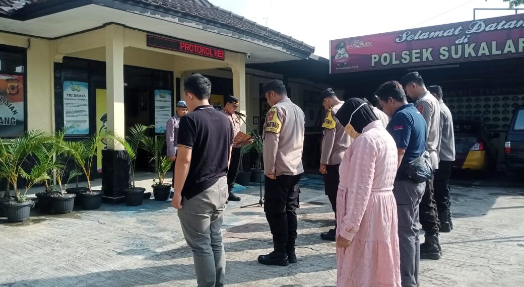Pimpin Apel Pagi Di Bulan Ramadhan, Kapolsek Sukalarang  Sampaikan Atensi Dalam Pelaksanaan Tugas