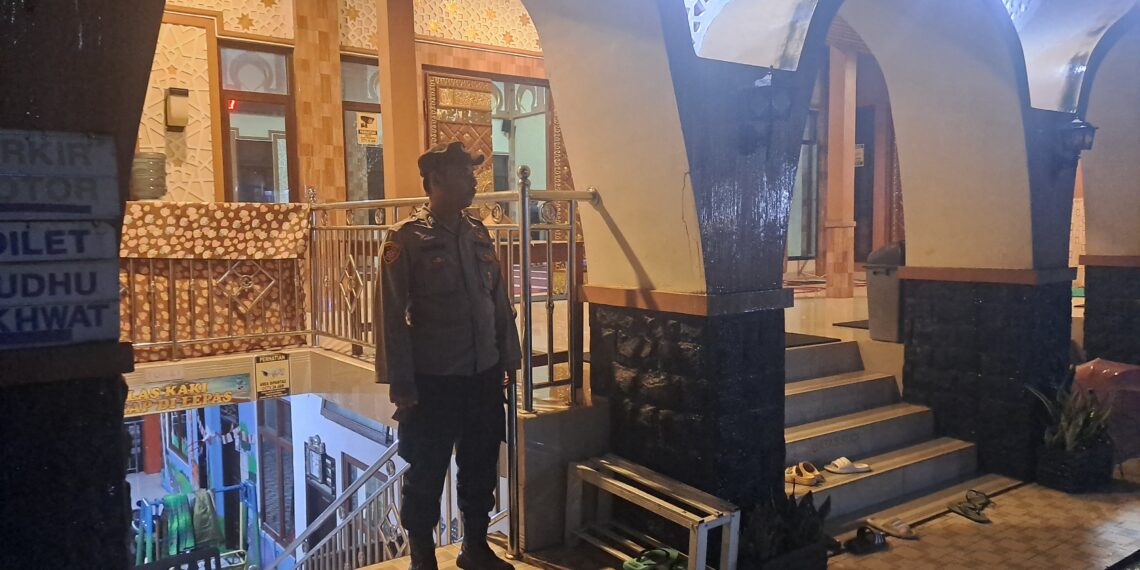 Polsek Citamiang Lakukan Pengamanan Sholat Tarawih