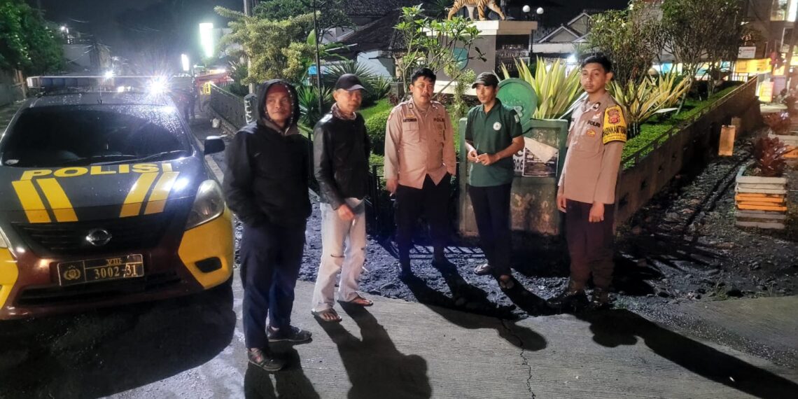 Patroli Strong Point Malam Hari Di Bulan Ramadan Wujudkan Situasi Kamtibmas Yang Aman Dan Kondusif