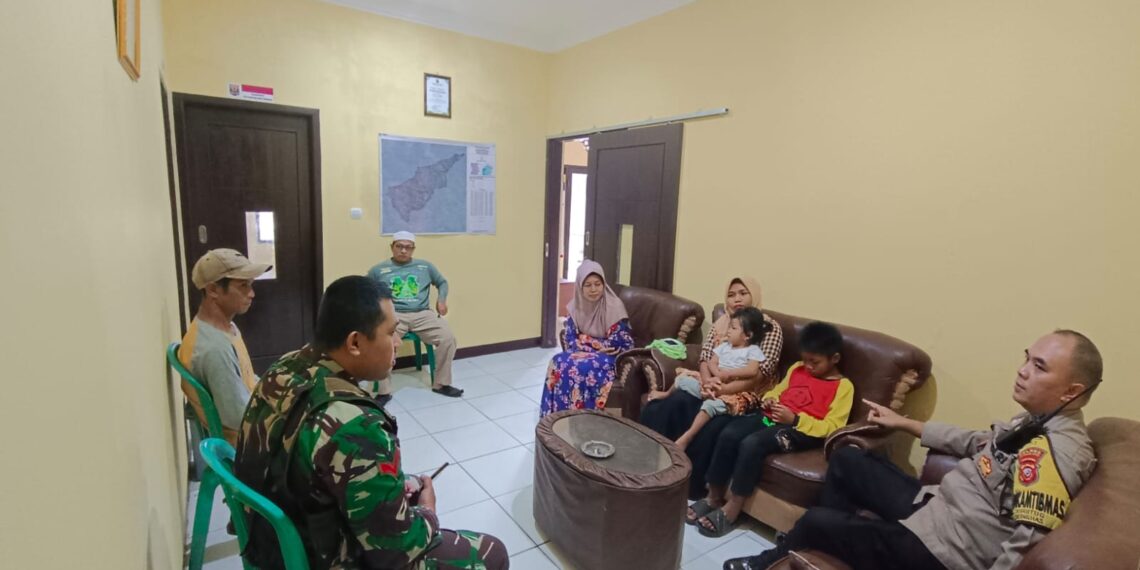 Jalin Silaturahmi, Bhabinkamtibmas Polsek Cireunghas Polres Sukabumi Kota Bersama Babinsa Sambang Dialogis Dengan Warga Binaan