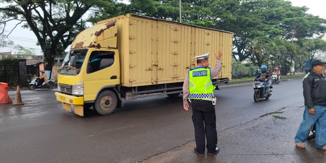 Gatur Lalin Pagi Bentuk Pelayanan Personil Polsek Baros Kepada Masyarakat