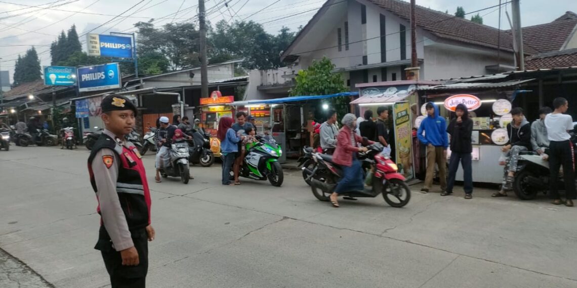 Polsek baros sebar personil sore hari laksanakan pengamanan Ngabuburit menjelang buka puasa .