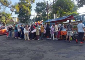Hari Ketiga Lebaran, Tukang Bubur Ayam di Sukabumi Diserbu Warga