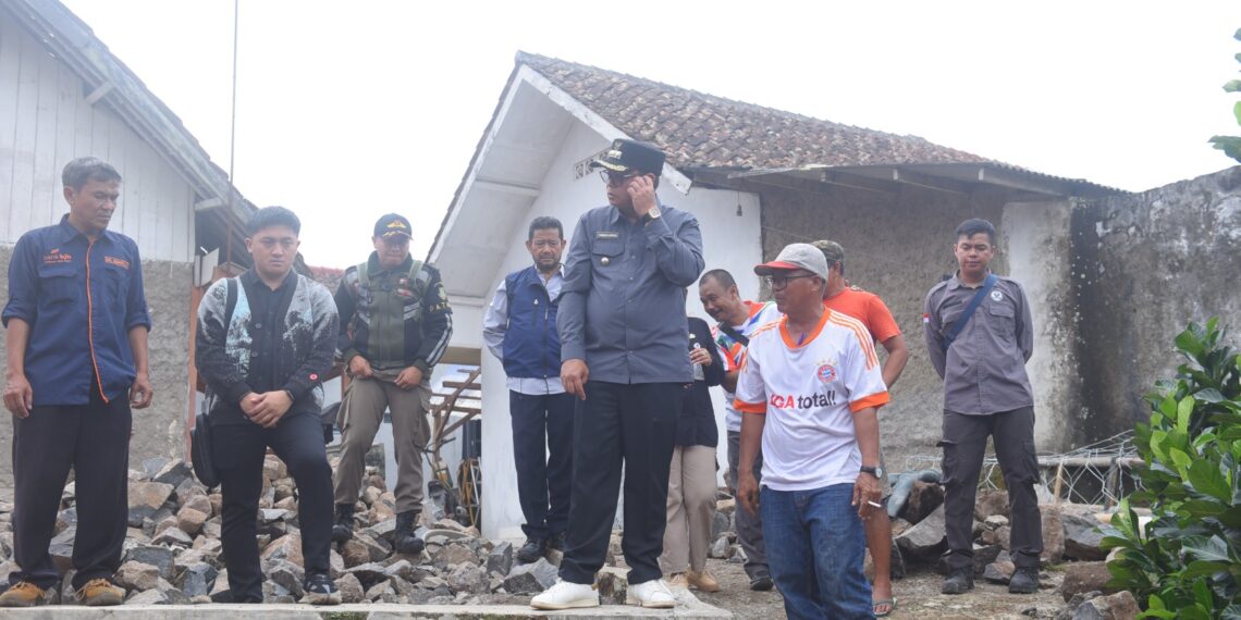 Penjabat Wali Kota Sukabumi Pantau Lokasi Longsor di Sriwedari