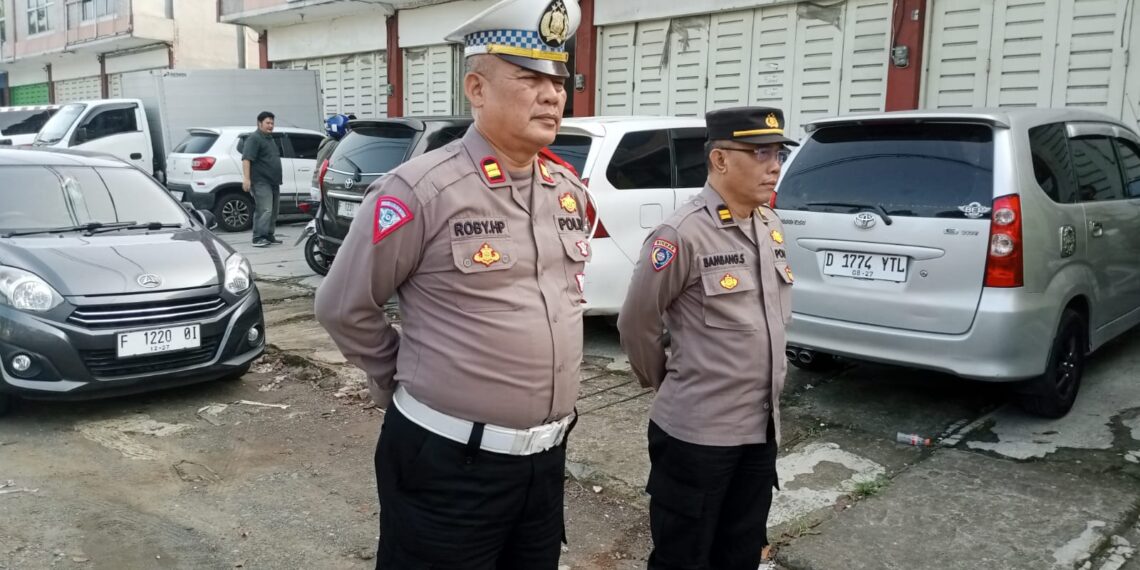 Laksanakan Giat Pelayanan kepada Warga Masyarakat Bertempat Di Pospam Jalur Lingkar