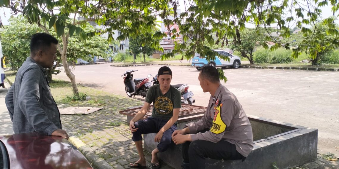 Dekati warga Babinkamtibmas bersinergi dengan Babinsa Sambangi Warga dan Berikan Imbauan Kamtibmas