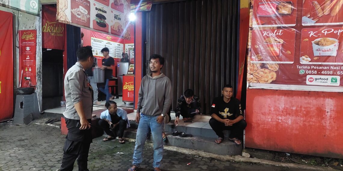 Bhabinkamtibmas Polsek Cikole Laksanakan Sambang dan Kontrol Diwilayahnya