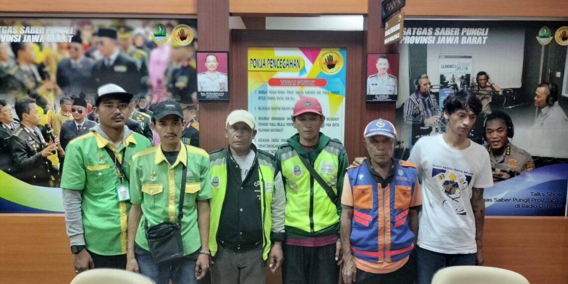 SABER PUNGLI PROV. JABAR AMANKAN SEJUMLAH PELAKU PARKIR LIAR (PUNGLI) YANG DIDUGA DILAKUKAN DI AREA MASJID AL-JABAR