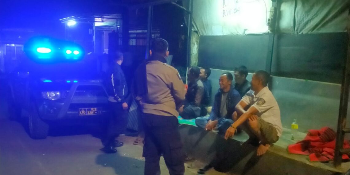 Antisipasi Gukamtibmas Bhabinkamtibmas Polsek Kadudampit Sambang Pos Kamling
