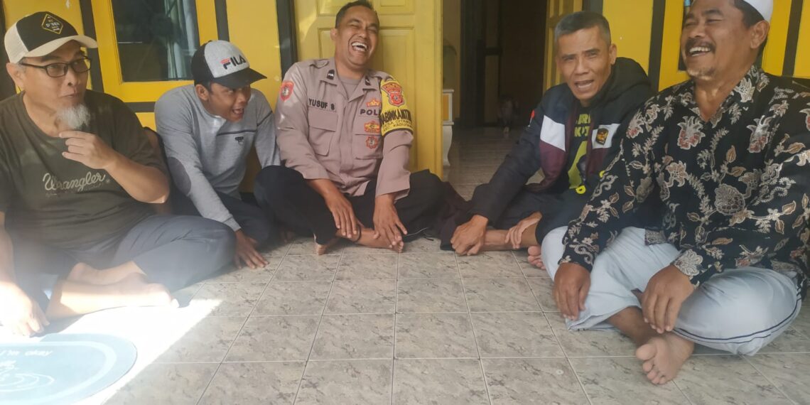 Dekati warga Babinkamtibmas Sambangi Warga dan Berikan Imbauan Kamtibmas