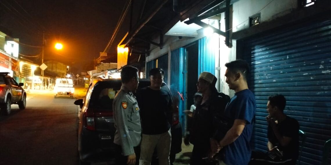 Bhabinkamtibmas Desa Jambe Nenggang Sambang Warga, Pastikan Aman Wilayah Desa Binaan