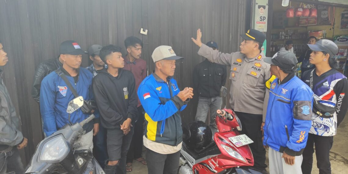 Kapolsek Sukalarang Laksanakan Giat Ngariung Bersama Masyarakat