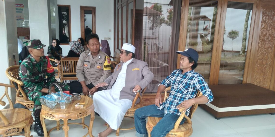 Bhabinkamtibmas Bersinergi dengan Babinsa Sambangi Warga Untuk Tingkatkan Harkamtibmas
