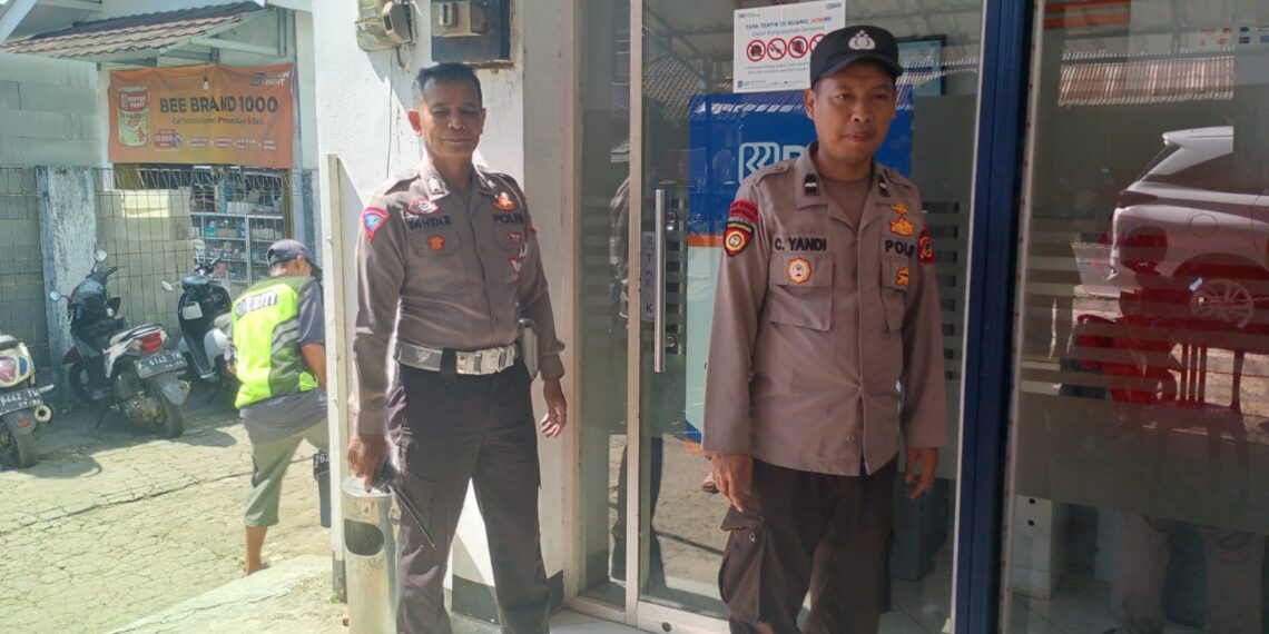 Patroli Siang Hari Menyambangi Objek Objek Vital Di Wilayah Hukum Polsek Sukalarang