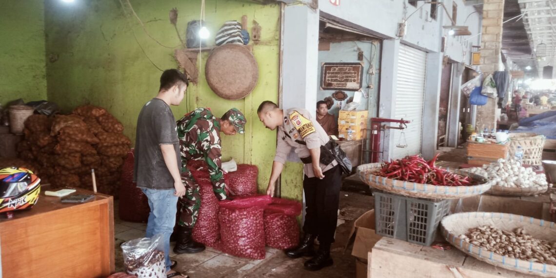Datangi Warga Langsung, Babinkamtibmas Berikan Himbauan Gukamtibmas