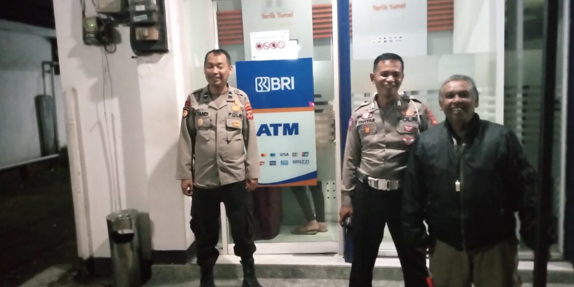 Polsek Sukalarang Patroli Malam Hari Kontrol ATM BRI Cegah Kejahatan Perbankan