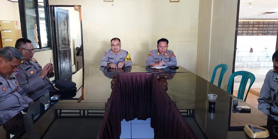 Pimpin Anev Mingguan, Kapolsek Warudoyong Berikan Arahan dan Semangat Dalam Pelaksanaan Tugas Anggotanya