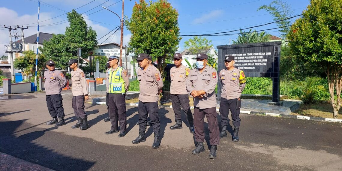 Pentingnya Kedisiplinan: Polsek Warudoyong Laksanakan Apel Pagi