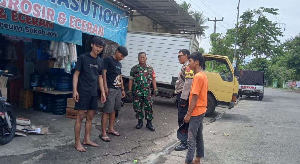 Sinergitas TNI – POLRI, Bhabinsa Bersama Bhabinkamtibmas Polsek Cibeureum Laksanakan Giat Pemantauan wilayah