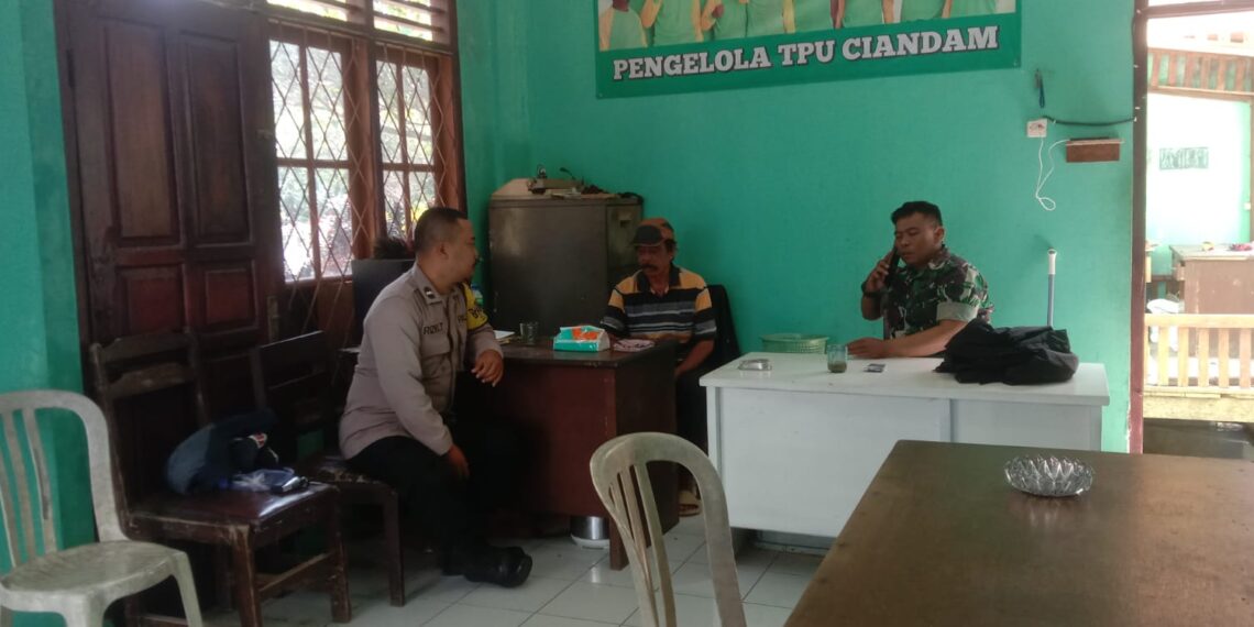 Sinergitas TNI – POLRI, Bhabinsa Bersama Bhabinkamtibmas Polsek Cibeureum Laksanakan Giat Pemantauan wilayah
