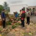 Pohon tumbang: Polsek Baros bersinergi Staf Kelurahan Jayamekar Sigap lakukan Evakuasi