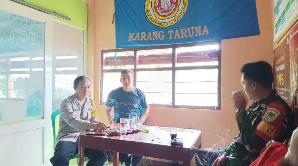 Sinergitas TNI polri sambangi warga dan Berikan himbauan Kamtibmas