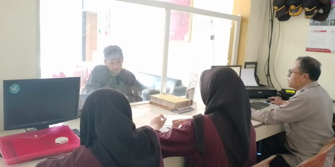 Madrasah Aliyah Almasuryah Laksanakan PKL Polsek Baros Edukasi Pelayanan Polri Kepada Peserta Didik