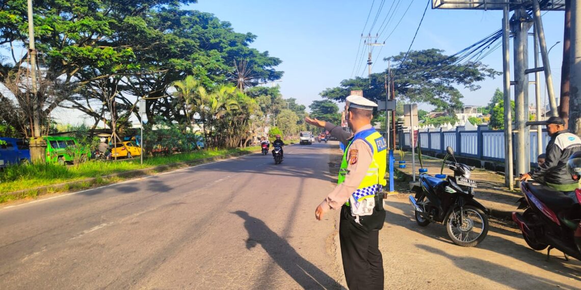 Gatur Lalin Pagi Bentuk Pelayanan Polsek Baros kepada Masyarakat