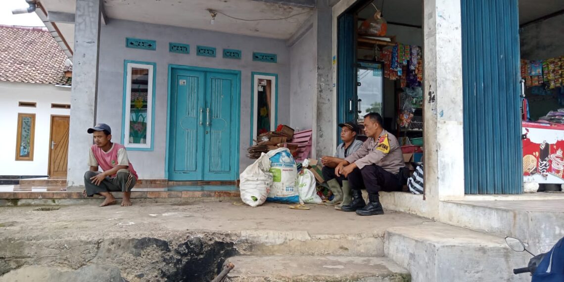 Dekati Warga Babinkamtibmas Sambangi Warga dan Berikan Imbauan Kamtibmas