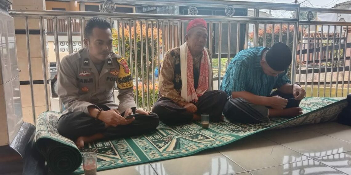 Bhabinkamtibmas Polsek Cibeureum laksanakan sambang kepada warga masyarakat