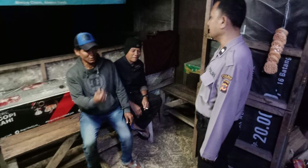 Polsek Cibeureum pertajam Patroli malam hari Cegah Gangguan Kamtibmas