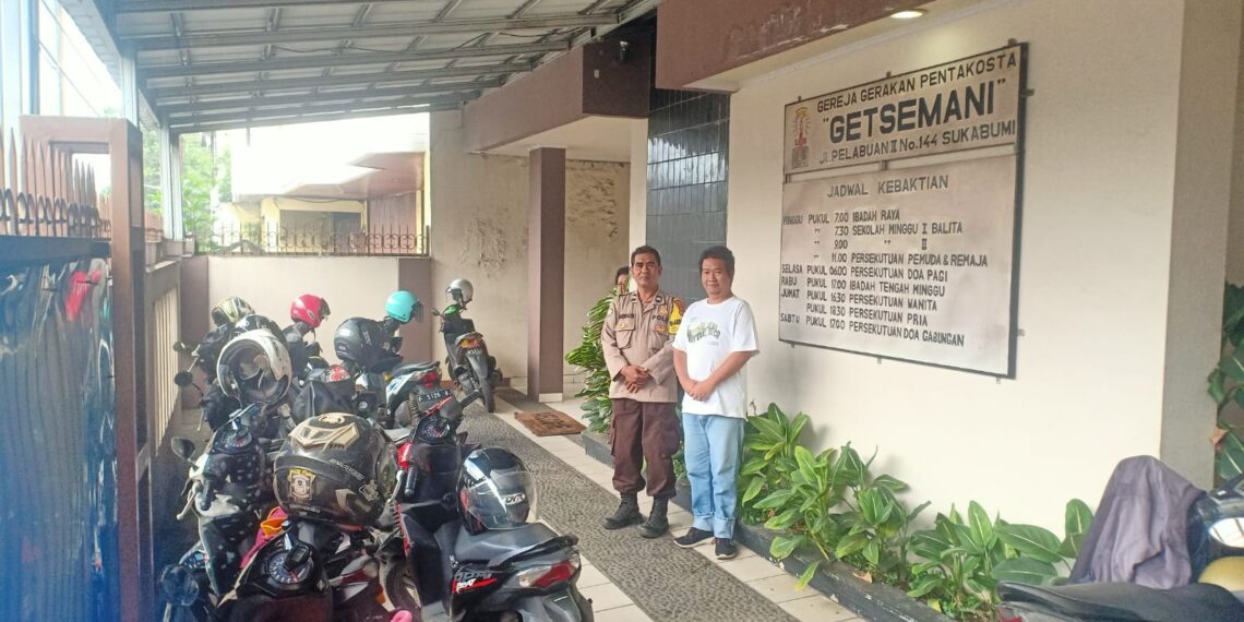 Polsek Lembursitu Laksanakan Pengamanan Di Gereja Getsemani Kota Sukabumi