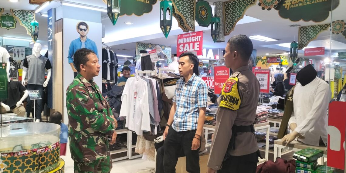 Sinirgitas TNI-POLRI Bhabinkamtibmas bersama Babinsa Kelurahan Tipar Sambang Tokoh Masyarakat
