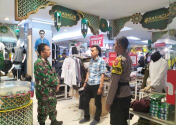 Sinirgitas TNI-POLRI Bhabinkamtibmas bersama Babinsa Kelurahan Tipar Sambang Tokoh Masyarakat