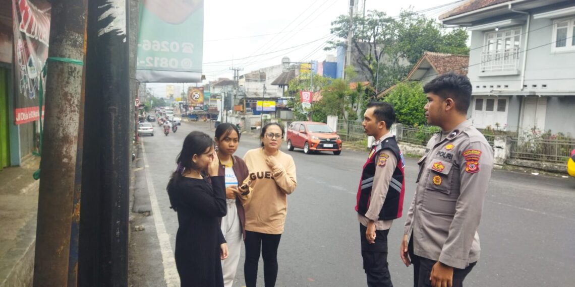 Guna Ciptakan Keamanan dan Kondusif, Polsek Citamiang Patroli Dialogis dan Sambangi Warga