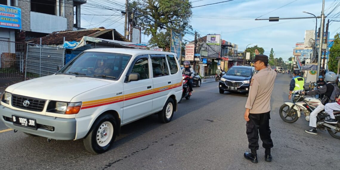 Jam Sibuk, Unit Samapta Polsek Sukaraja Laksanakan Gatur Lalin