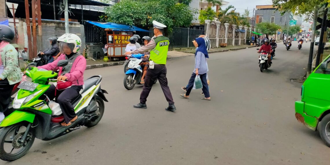 Guna Kelancaran Arus Lalu Lintas Unit Lantas Polsek Warudoyong, Laksankan Gatur