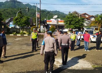 Gelar Apel Pagi, Polsek Baros Tingkatkan Siaga I Antisipasi Penetapan Hasil MK Capres dan Cawapres Pemilu 2024