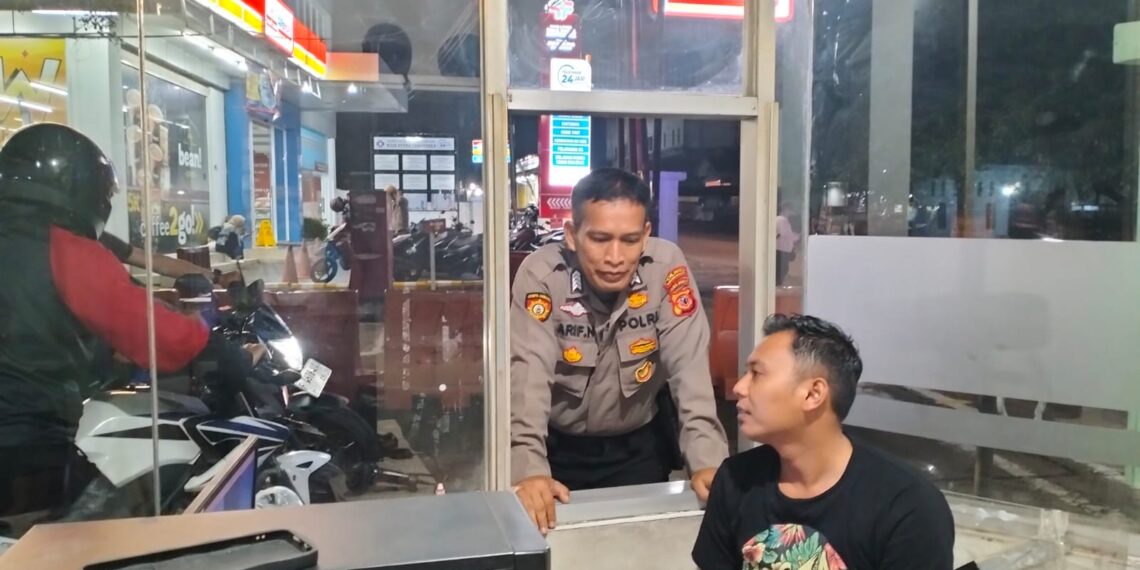 Anggota Polsek Cisaat Siaga 24 Jam: Memastikan Kondusifitas Wilayah Hukum Terjaga