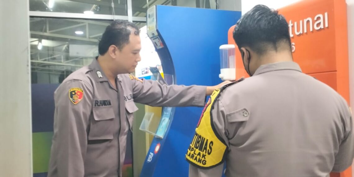 Polsek Sukalarang Patroli Malam Hari Kontrol ATM BRI Cegah Kejahatan Perbankan