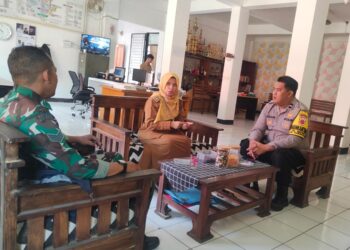 Sinergitas TNI – POLRI, Bhabinkamtibmas dan Babinsa Laksanakan Sambang ke Kantor Kelurahan