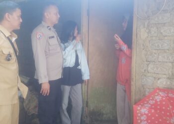 Lupa Jalan Pulang, Anggota Polsek Gunungguruh Bantu Antarkan Seorang Wanita ke Keluarga