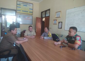 Sinegritas TNI- Polri Sambang Staf Kelurahan Jayamekar Sampaikan Pesan Kamtibmas