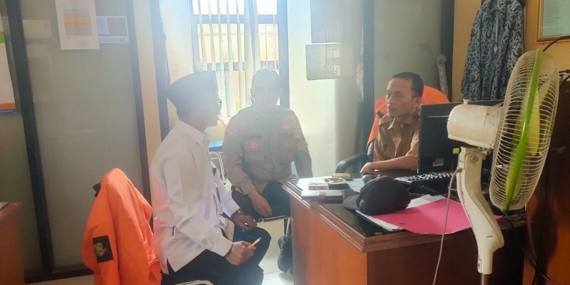Personil Anggota Polsek Lembursitu Laksanakan Giat Silaturahmi Terhadap Warga Masyarakat