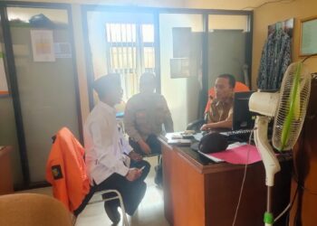 Personil Anggota Polsek Lembursitu Laksanakan Giat Silaturahmi Terhadap Warga Masyarakat