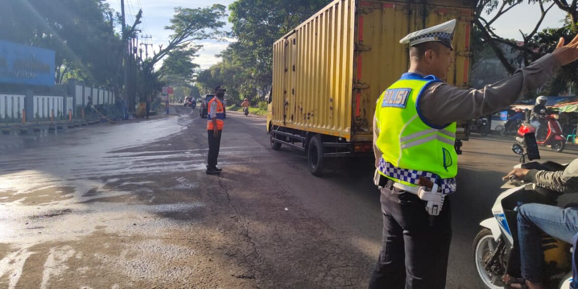 Tingkatkan Kenyamanan, Ketertiban Pagi Polsek Baros Laksanakan Gatur Pagi