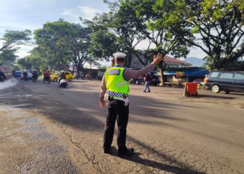 Berikan Rasa Aman kepada Pengguna Jalan, Polsek Baros Laksanakan Gatur Pagi