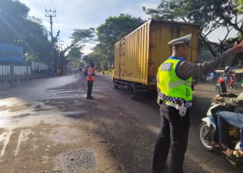 Tingkatkan Kenyamanan, Ketertiban Pagi Polsek Baros Laksanakan Gatur Pagi