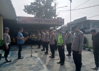 Pimpin Apel Pagi, Kapolsek Sukalarang Berikan Arahan Tentang Pentingnya Kedisiplinan